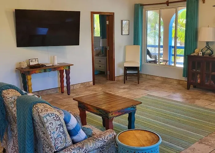 Oceanfront House With View, Private Pier & Ferienhaus *