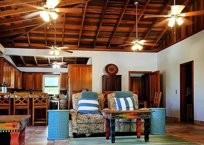 Oceanfront House With View, Private Pier & San Pedro (Ambergris Caye)