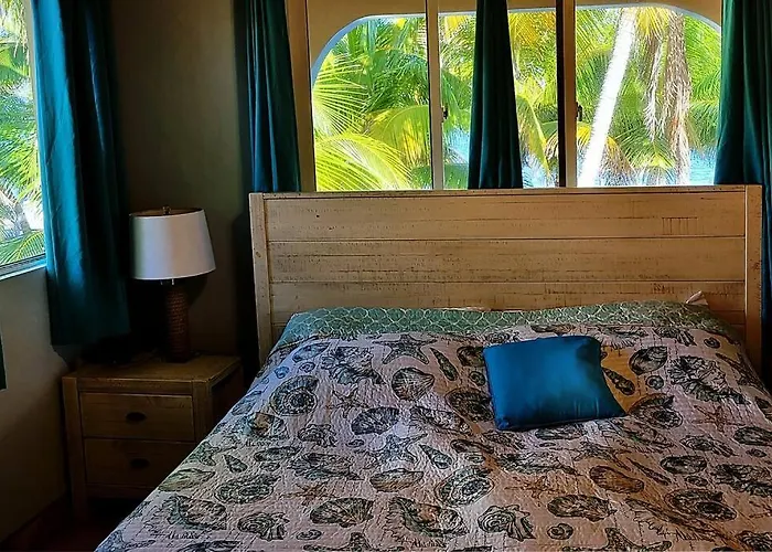 Oceanfront House With View, Private Pier & San Pedro (Ambergris Caye)