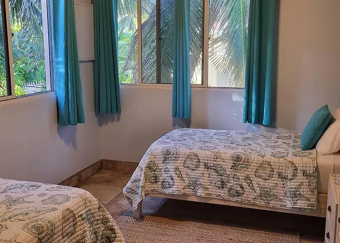 Oceanfront House With View, Private Pier & Ferienhaus San Pedro (Ambergris Caye)